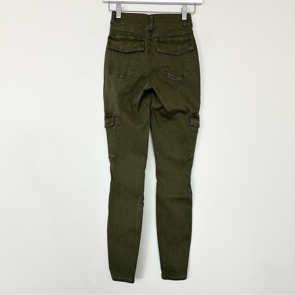 Spanx - Stretch Twill Ankle Cargo Pant Darkened Olive - Picture 10 of 15